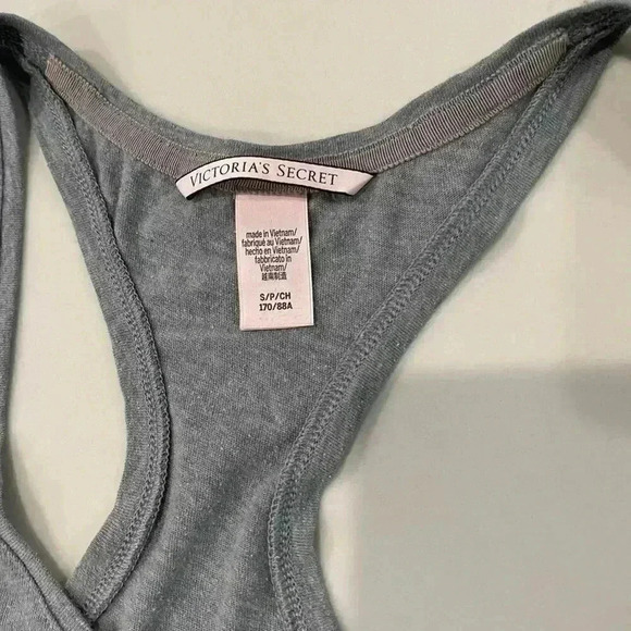 Victorias Secret Sleeveless Racerback Gray Tank Top Heart Love Pink Womens Small - Picture 3 of 4